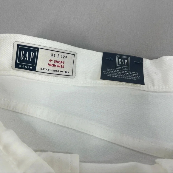 Gap White 4” High Rise Button Fly Cuffed Hem Shorts - Picture 6 of 6